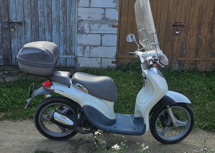 Grajewo ogłoszenia: Sprzedam skuter 
Marka Flipper rok 2000
Pojemność 50 ml
Skuter...
